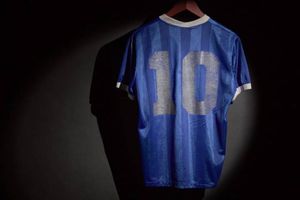 Maradona: Jersey de 'La Mano De Dios' rompe récord de subasta de artículos deportivos