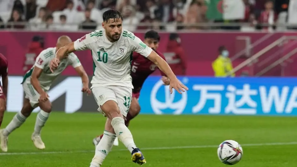 Qatar SC: Rescindió contrato del argelino Youcef Belaili tras anotarle a la selección qatarí