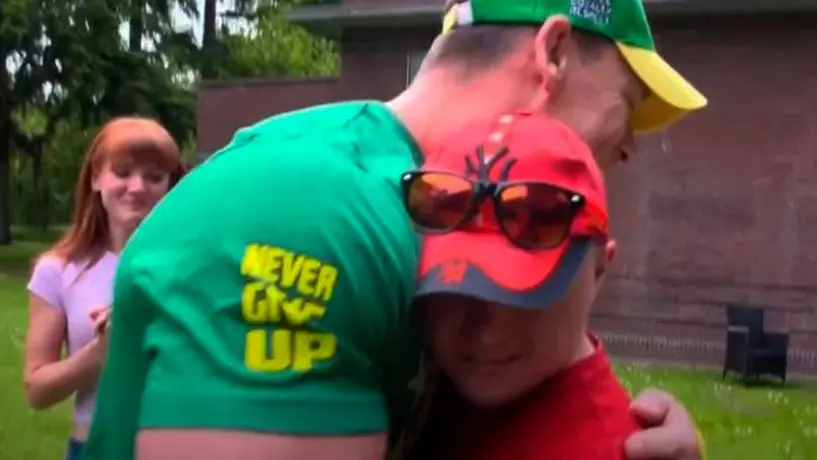 John Cena cumplió sueño a niño que huyó de la invasión de Rusia a Ucrania