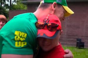 John Cena cumplió sueño a niño que huyó de la invasión de Rusia a Ucrania