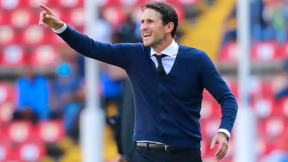 Beñat San José dirigiendo a Mazatlán FC en partido de Liga MX l MEXSPORT