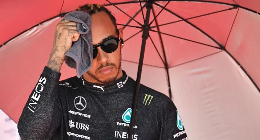 Expiloto le sugirió a Hamilton retirarse: 'Si siente que se está haciendo daño, hágase a un lado'