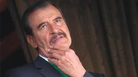 Vicente Fox confundió la bandera de México con la de Senegal en redes sociales