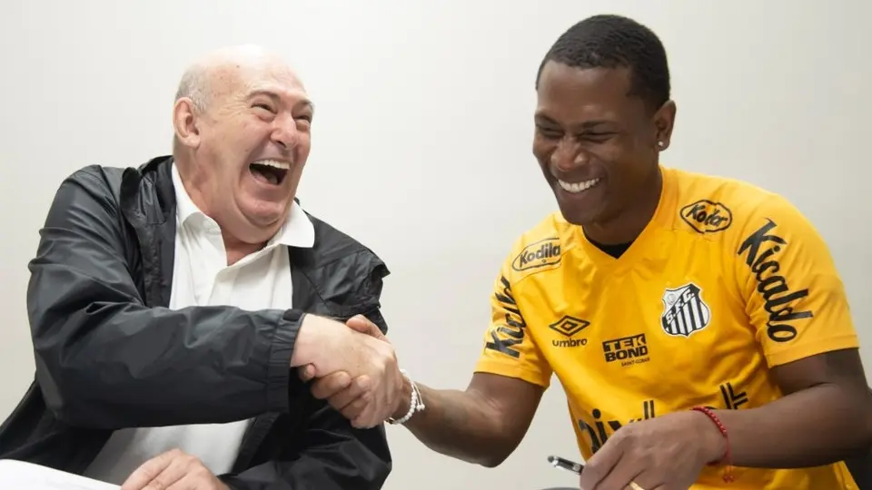 Bryan Angulo, ex de Cruz Azul, fue presentado con Santos de Brasil