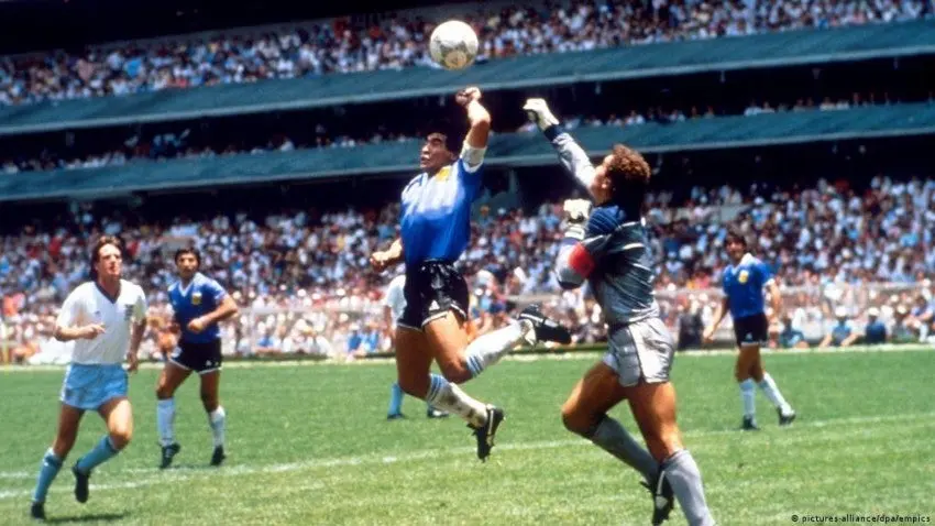 Maradona en el juego entre Inglaterra y Argentina en México 86