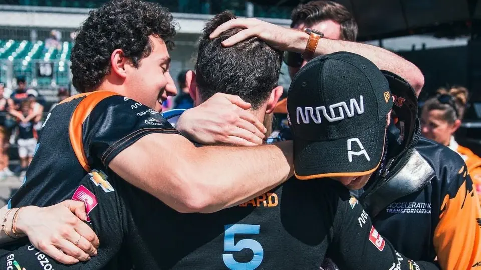 Checo Pérez: Envió mensaje de felicitación a Pato O'Ward por su podio en Indianápolis