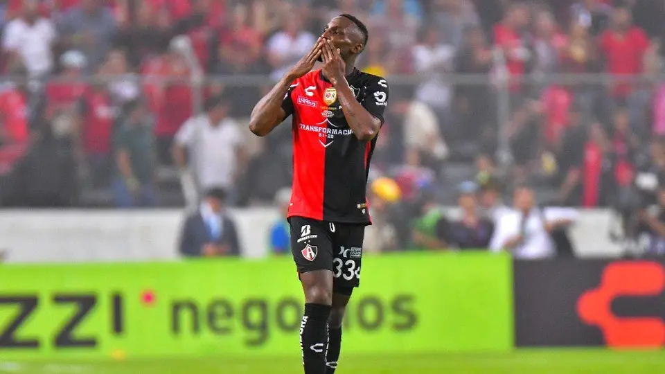 América: Julián Quiñones, sondeado por la directiva azulcrema