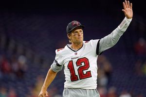 Dana White, presidente de la UFC, intentó convencer a Tom Brady de jugar para los Raiders