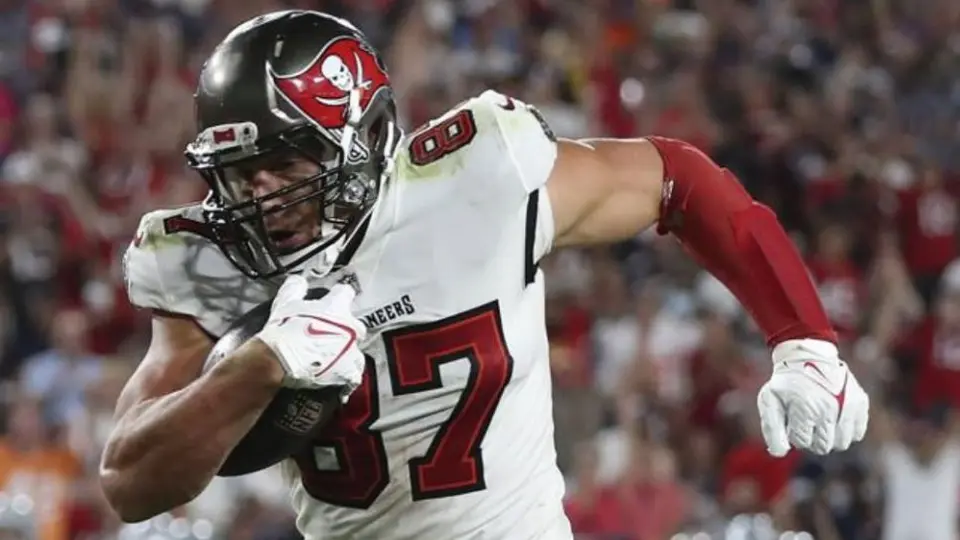 NFL: Rob Gronkowski aseguró que volverá a los Bucs si firman a Julian Edelman