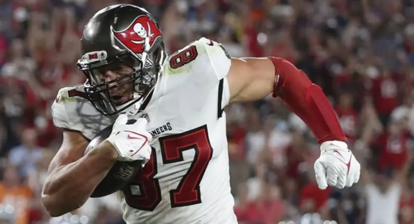 NFL: Rob Gronkowski aseguró que volverá a los Bucs si firman a Julian Edelman