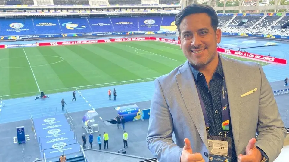 Video: Periodista rompió en llanto tras derrota de Perú ante Australia