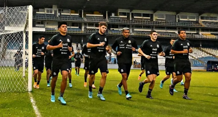 Selección Mexicana: Entrenamiento del Tri fue desplazado al Estadio Morazán por mal clima