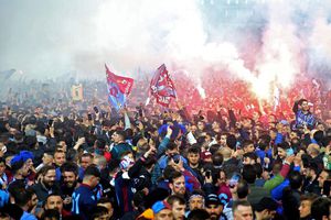 Superliga de Turquía: Afición del Trabzonspor invadió el campo para celebrar el Título