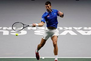 Novak Djokovic salió del hotel para seguir con su caso; un juez lo autorizó