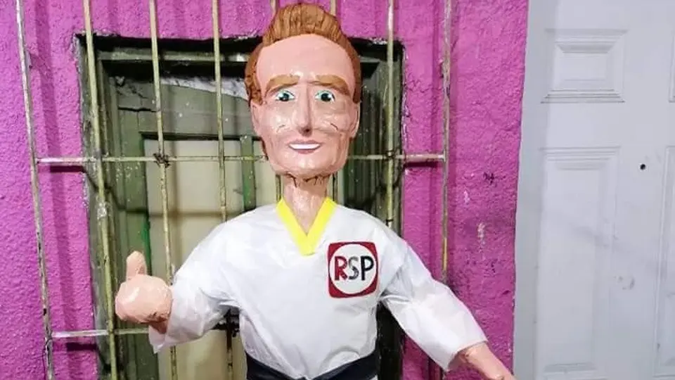 Alfredo Adame ya tiene piñata karateca