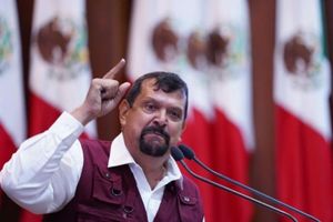 Diputado de Morena presentó proyecto de playa nudista "Bichi Beach"