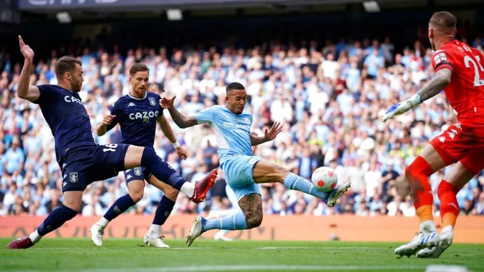Manchester City: Aficionados agredieron a Robin Olsen, arquero del Aston Villa