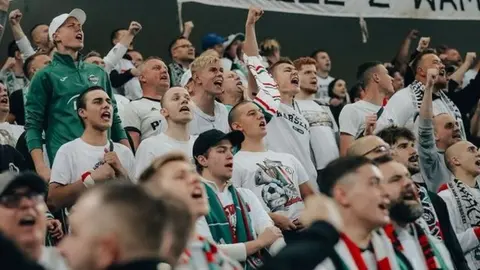 Ultras polacos despegaron tifo en contra de Vladimir Putin