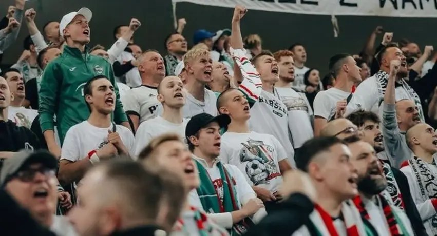 Ultras polacos despegaron tifo en contra de Vladimir Putin