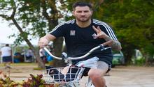 Video: Gignac se mueve al ritmo de la cumbia en la concentración de Tigres