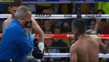 Video: Referí mexicano recibió golpe de boxeador y no pudo terminar el combate