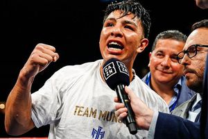 Jaime Munguía, ganó por nocaut técnico a Jimmy Kelly y llegó invicto a las 40 victorias