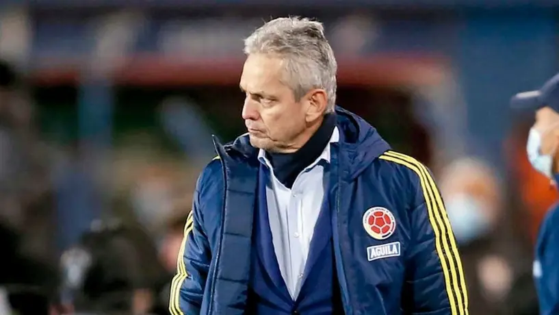 Video: Aficionados de Colombia lanzaron objetos a Reinaldo Rueda tras derrota vs Perú