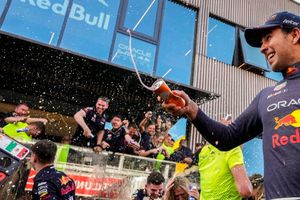 GP de España 2022: Checo Pérez fue felicitado por América y el senador Mancera tras subir al podio