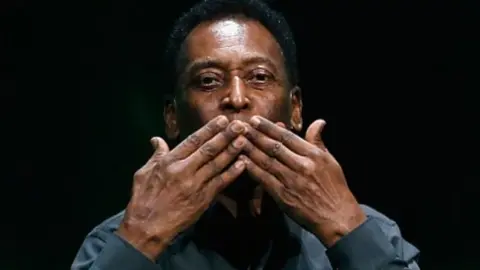 Rusia: Pelé expresó tristeza por guerra en Ucrania; pide "paz, libertad y amor"