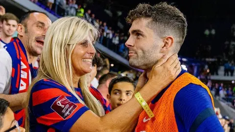 Pulisic, Tom Brady y otros deportistas celebran el Día de las Madres