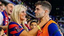 Pulisic, Tom Brady y otros deportistas celebran el Día de las Madres