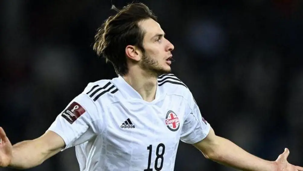 Khvicha Kvaratskhelia en un partido con Georgia
