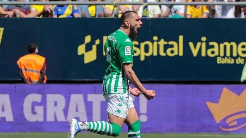 Andrés Guardado: Betis se impuso al Cádiz y mantiene vivas sus esperanzas de Champions