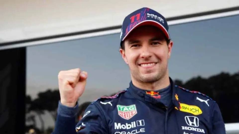 Checo Pérez afirmó que no rompió el código de pilotos ante Lewis Hamilton