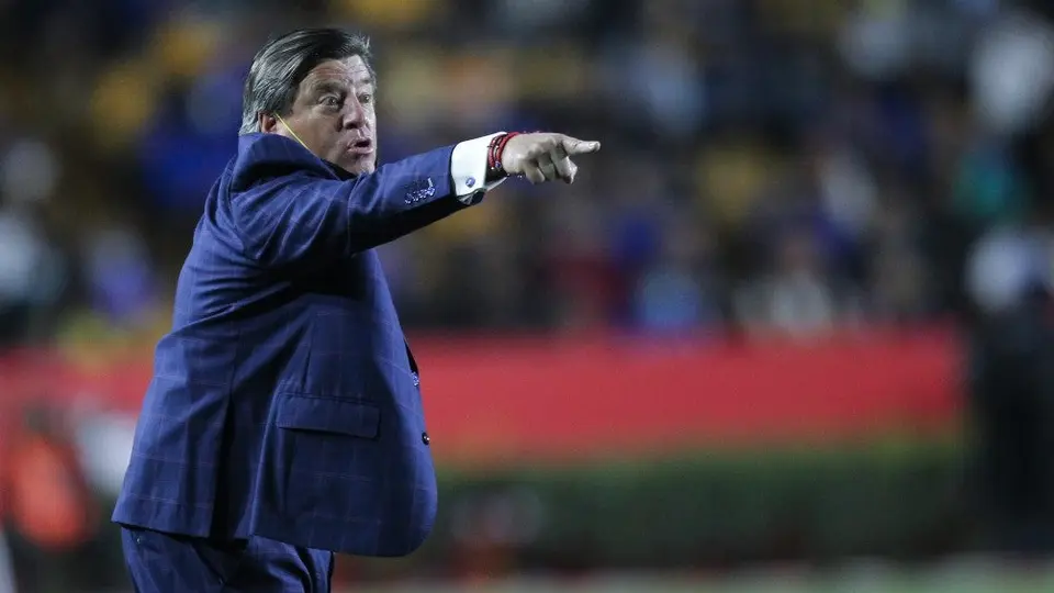 Miguel Herrera acudió al BBVA y la afición lo recibió: 'Acuérdate cuando eras rayado'