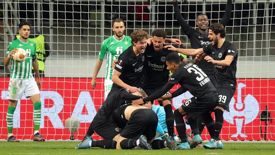 Guardado y Lainez: Betis, eliminado de Europa Legue con autogol de último minuto