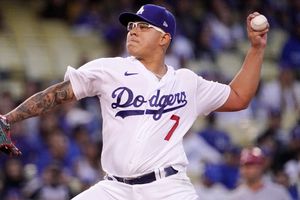 Julio Urías: Primera salida del mexicano en la temporada en victoria de Dodgers sobre Reds