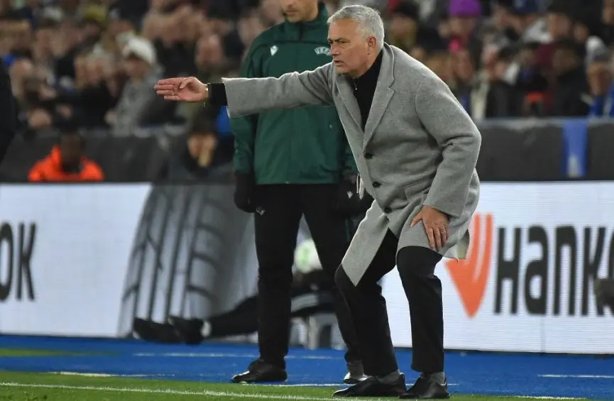 Jose Mourinho en un partido con la Roma | AP