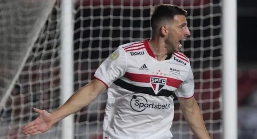Video: Jonathan Calleri agredió a un fanático de Palmeiras tras la goleada al Sao Paulo