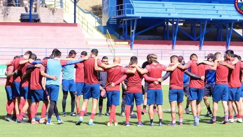 Partido en Guatemala fue detenido porque una serpiente se metió al campo
