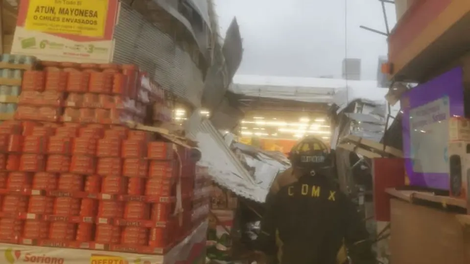 CDMX: Colapsó el techo de un supermercado en Mixcoac por las fuertes lluvias