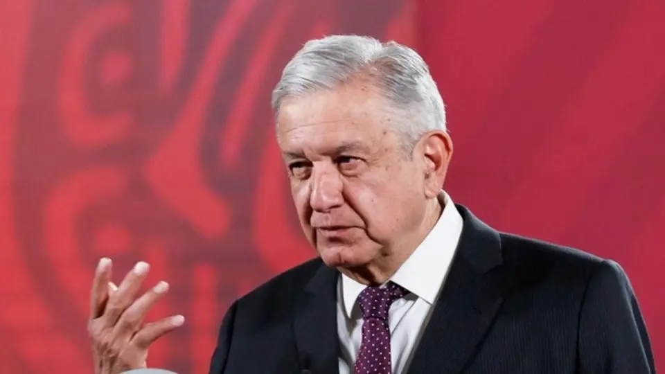 AMLO comparó su sueldo con los supuestos ingresos de Carlos Loret de Mola