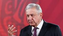 AMLO comparó su sueldo con los supuestos ingresos de Carlos Loret de Mola