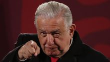 AMLO: 'Televisa pagará 15 mil MDP por fusión con Univisión'