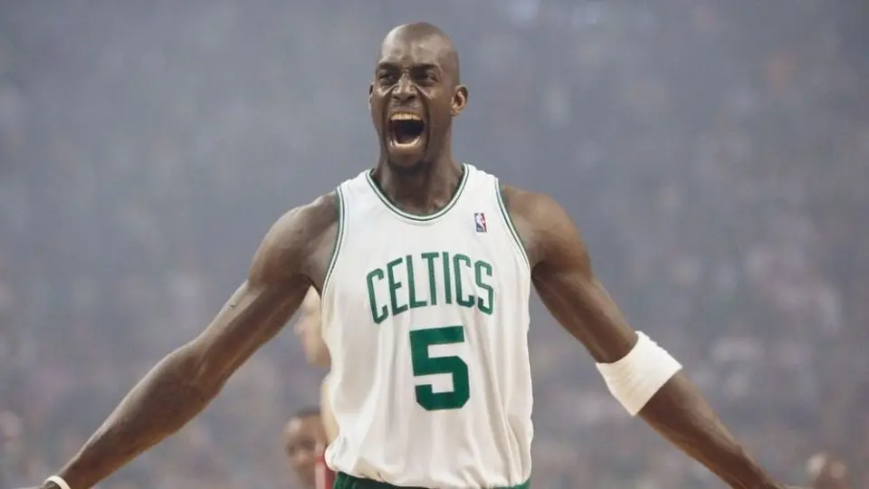 NBA: Celtics homenajeó a Kevin Garnett retirando el número '5'