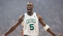 NBA: Celtics homenajeó a Kevin Garnett retirando el número '5'