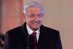 AMLO: Se hará prueba de Covid-19 tras aparecer agripado en la mañanera