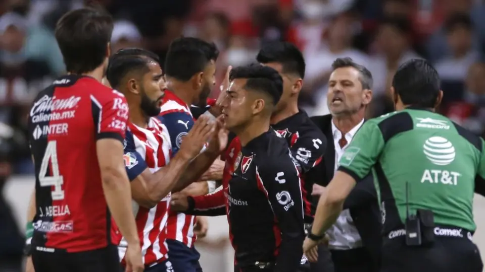 Clásico Tapatío: Atlas y Chivas empataron a un gol en polémico juego