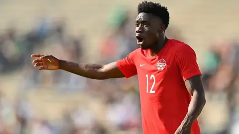 Video: Alphonso Davies rompió en llanto tras la clasificación de Canadá a Qatar 2022