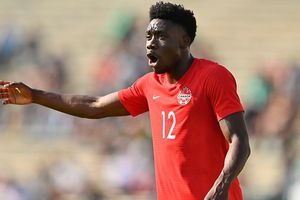 Video: Alphonso Davies rompió en llanto tras la clasificación de Canadá a Qatar 2022